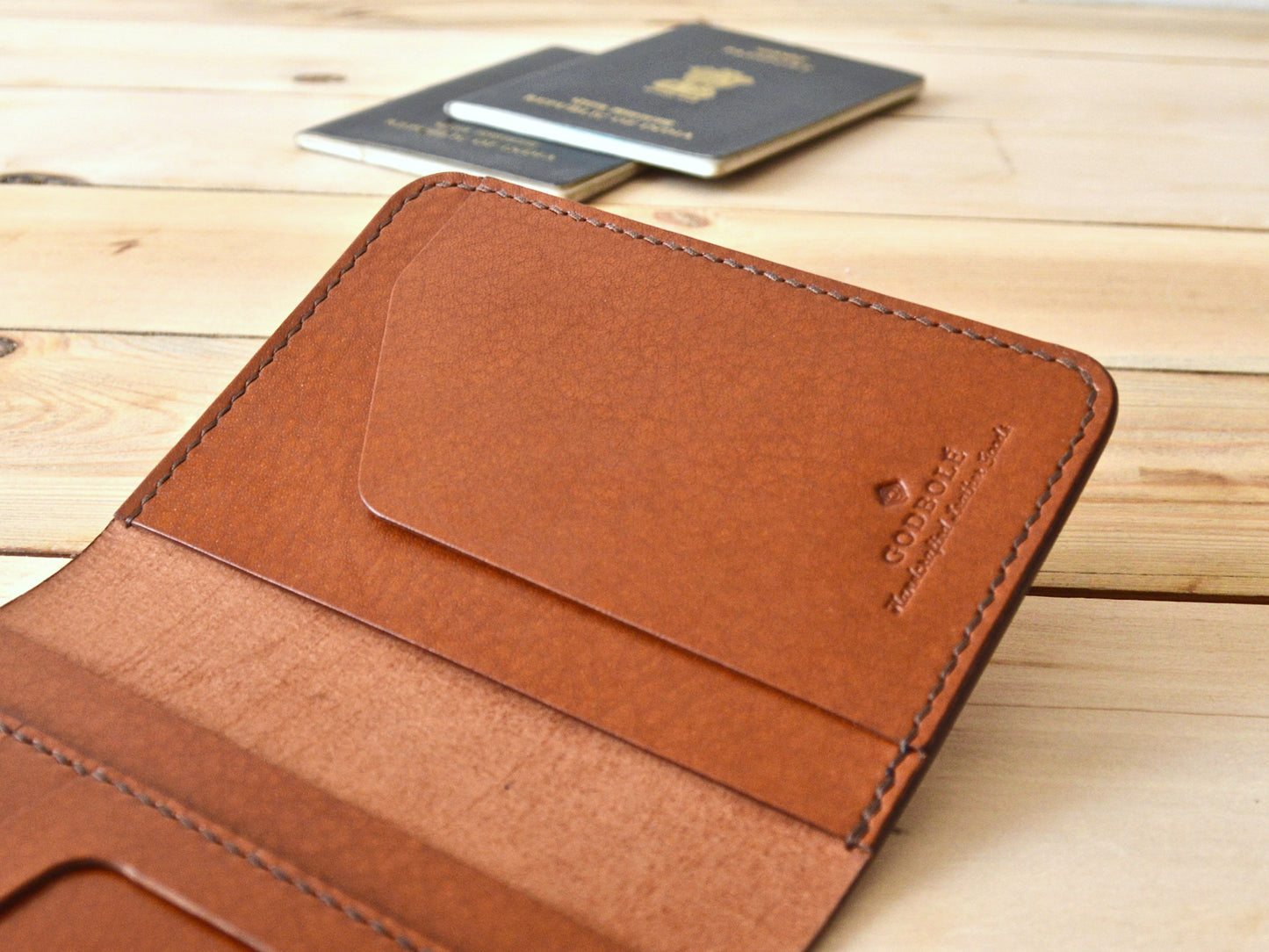 Compact Passport Wallet - Chestnut