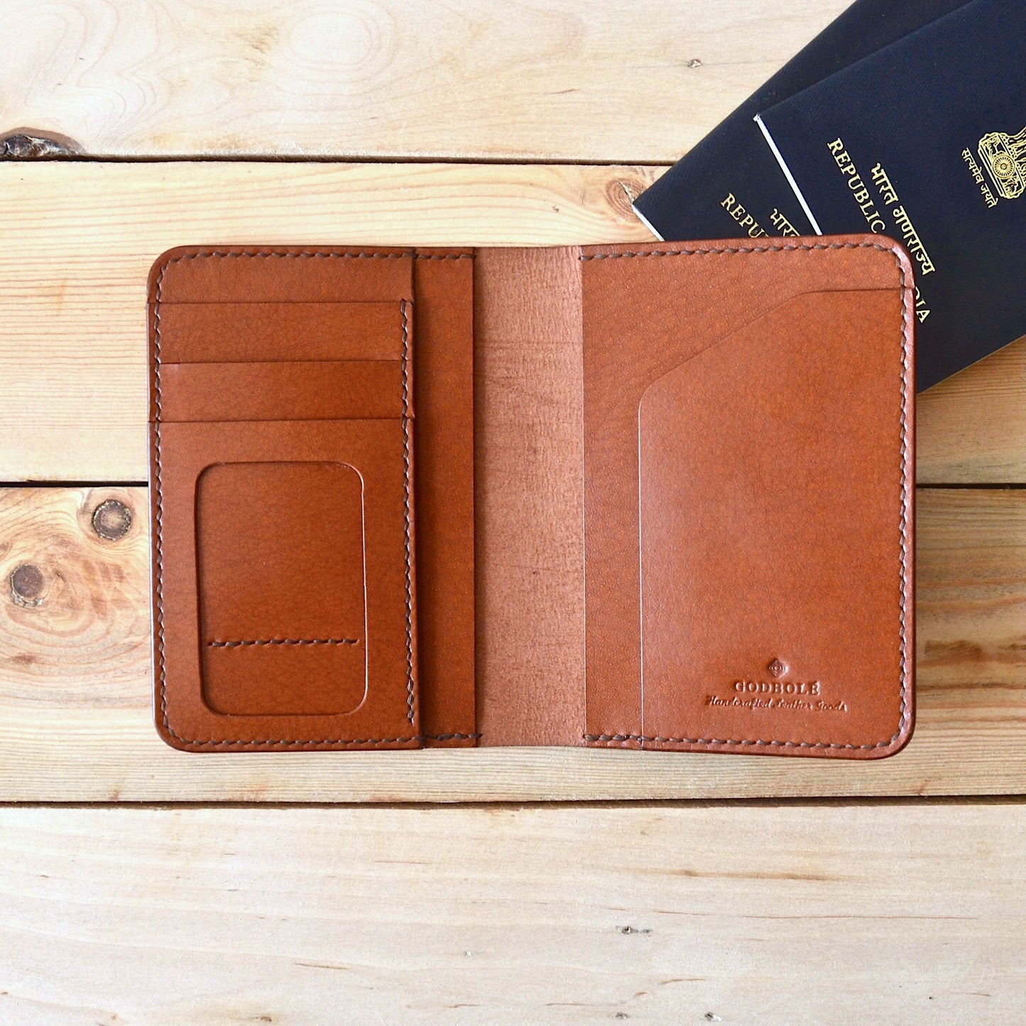 Compact Passport Wallet - Chestnut